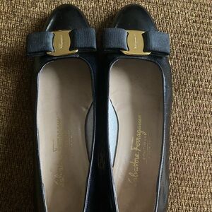 Salvatore Ferragamo Black Patent Vara Bow Flats 7M